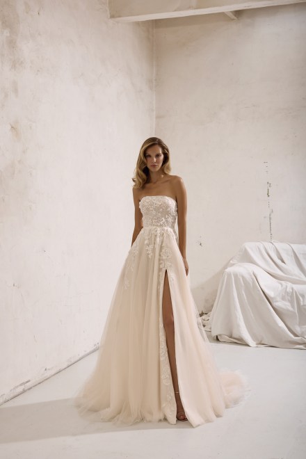 https://www.sposa-lia.com/images/stories/virtuemart/product/per-in white-025-alina-02.jpg